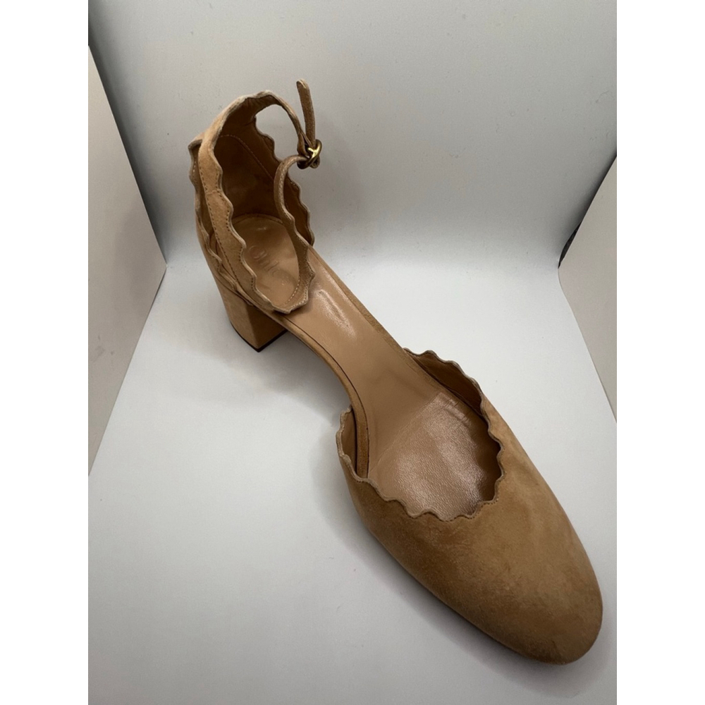 Women's Chloe Tan Suede Scalloped Ankle Strap Heels Size 39.5 - Picture 3 of 6
